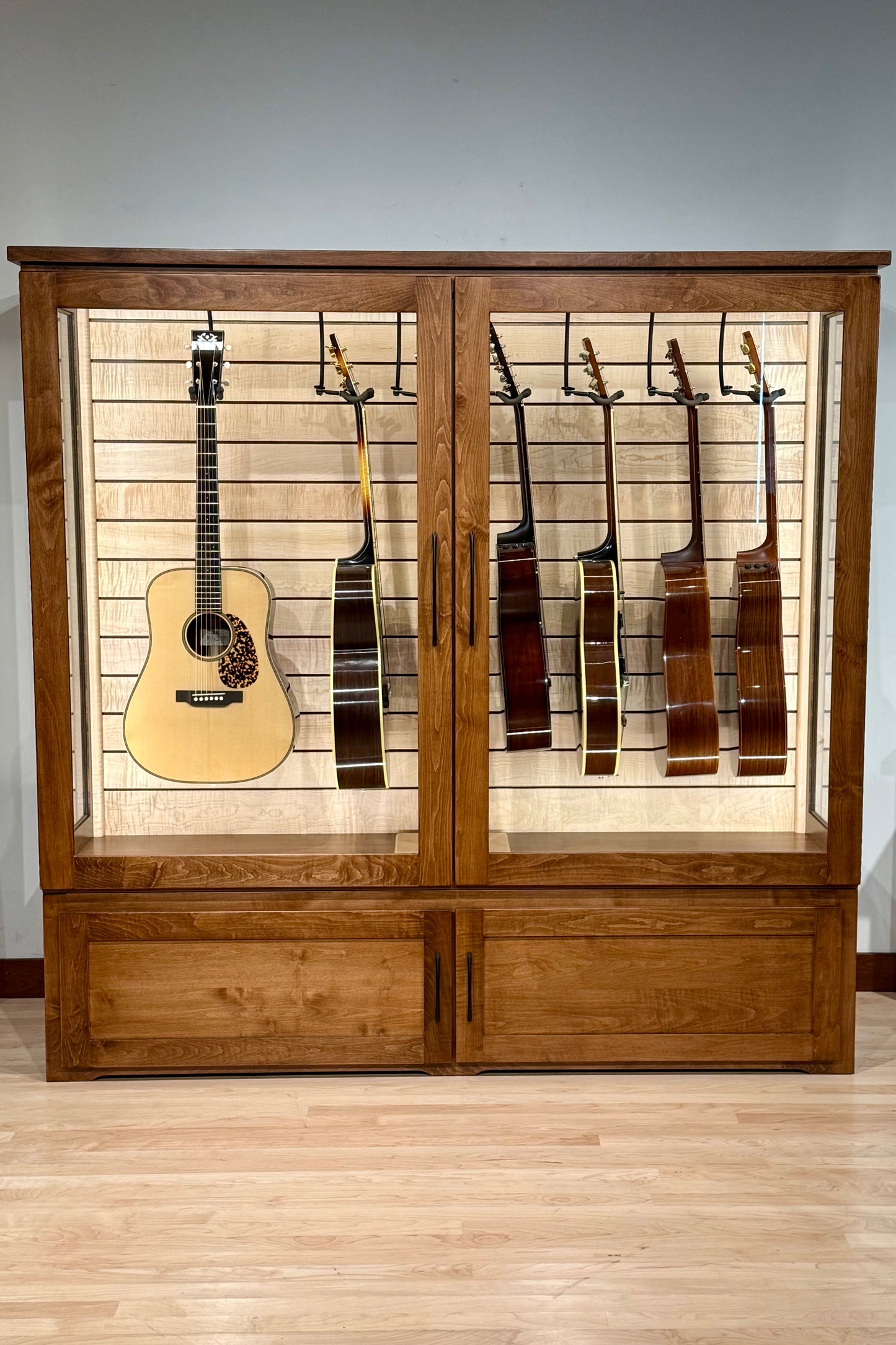ClimaCab Grand+ | Maple with Boston Stain and Natural Flame Maple Accents